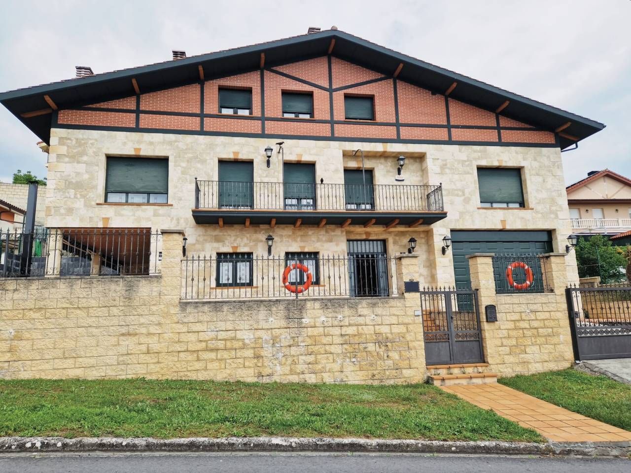 Exterior view of House or chalet for sale in Valle de Mena  with Heating, Private garden and Terrace