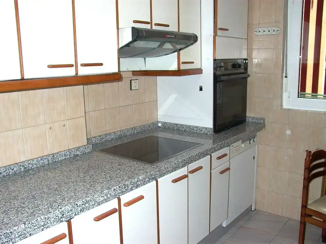 Cocina de Piso en venta en Oviedo  con Jardín privado, Parquet y Trastero