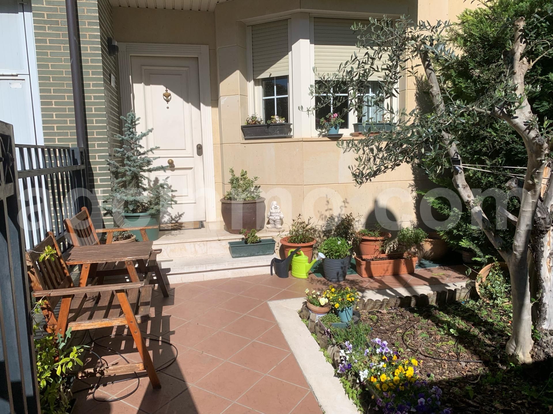 Terrassa de Casa o xalet en venda en Valladolid Capital amb Calefacció, Jardí privat i Piscina comunitària