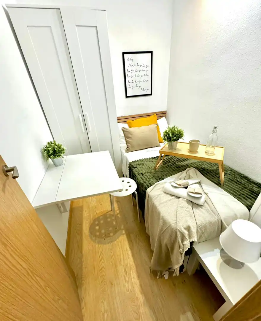 Habitación de Piso para compartir en  Madrid Capital con Calefacción, Jardín privado y Lavadora