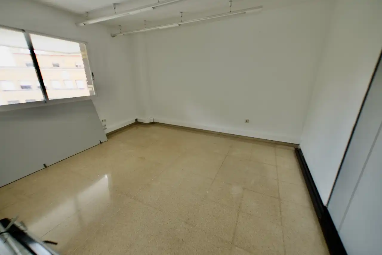 Oficina en venta en Terrassa con Aire acondicionado y Calefacción