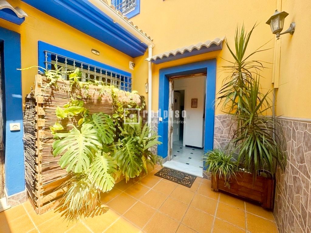 Vista exterior de Casa o xalet en venda en Rincón de la Victoria amb Aire condicionat, Terrassa i Traster