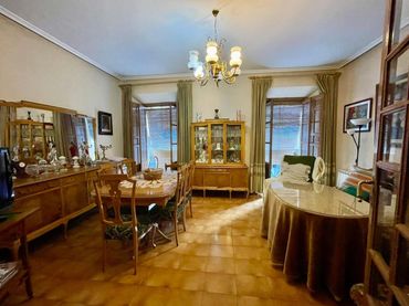 Casa con balcón en venta en Valdepeñas