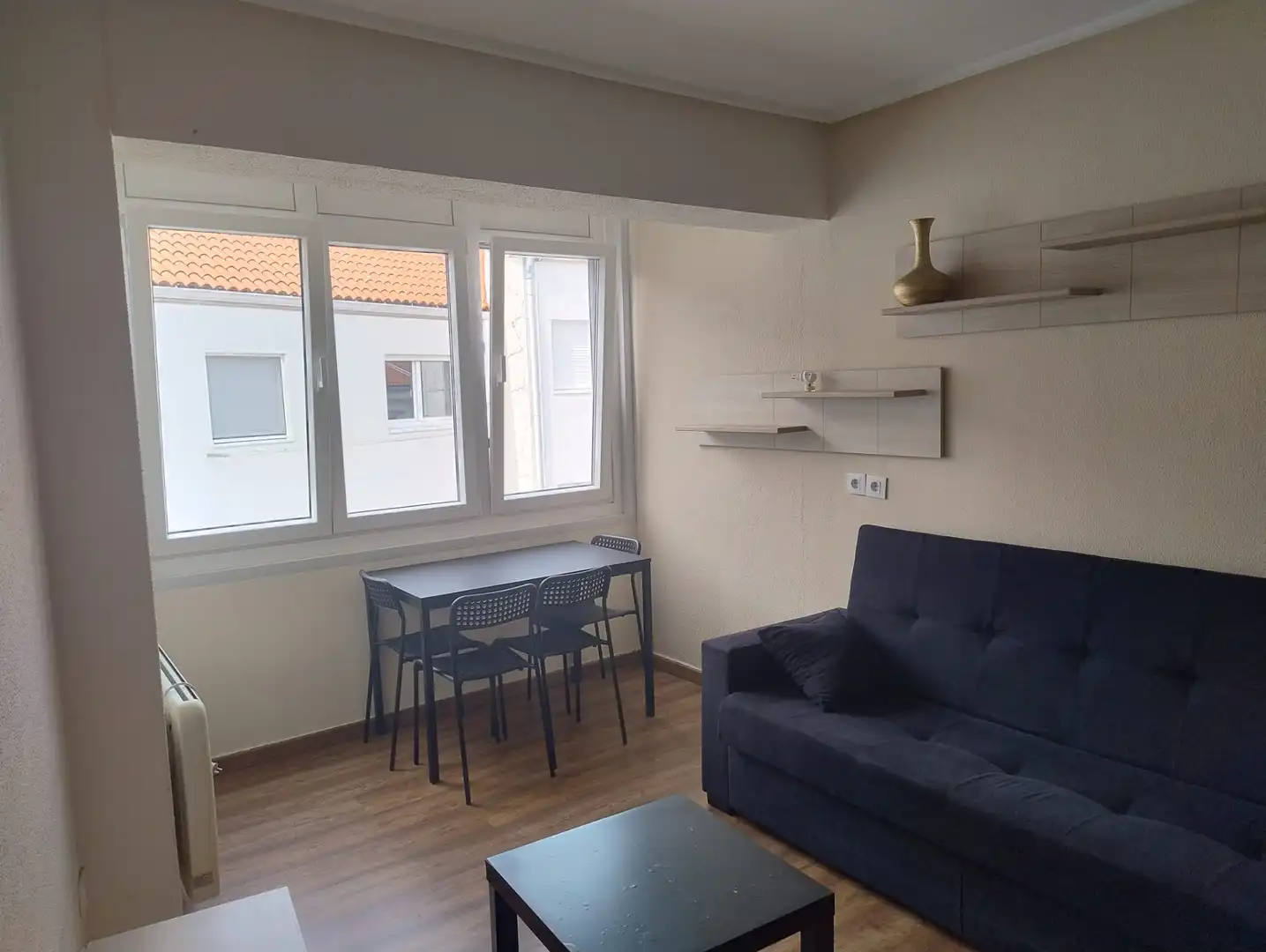 Living room of Flat for sale in Santiago de Compostela   with Heating, Storage room and Furnished