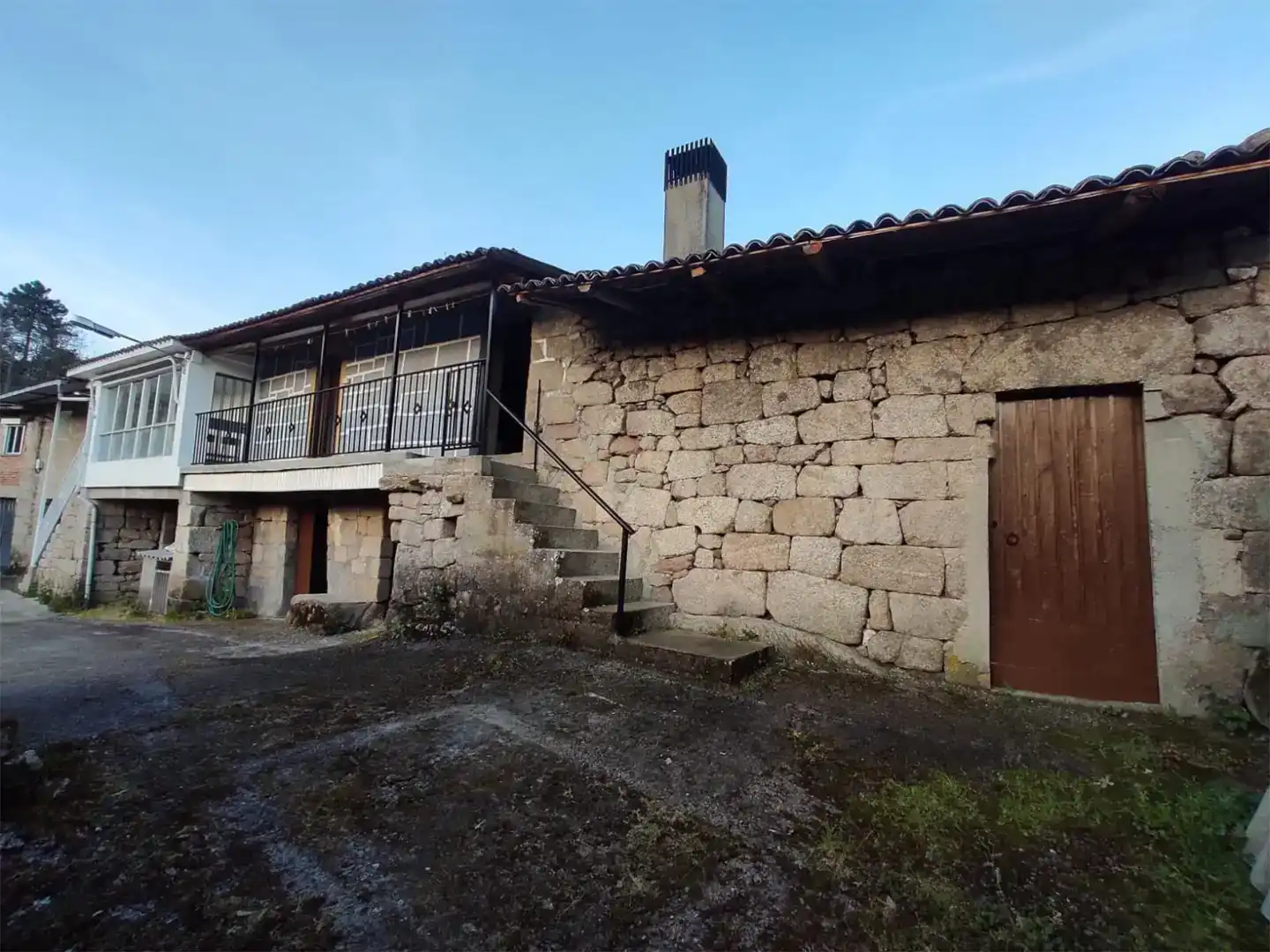 Vista exterior de Casa adosada en venda en A Peroxa  amb Balcó