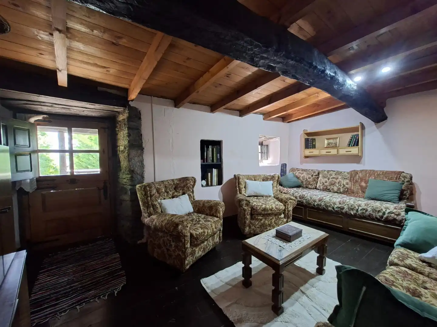 Sala d'estar de Finca rústica en venda en Borrenes amb Terrassa i Balcó
