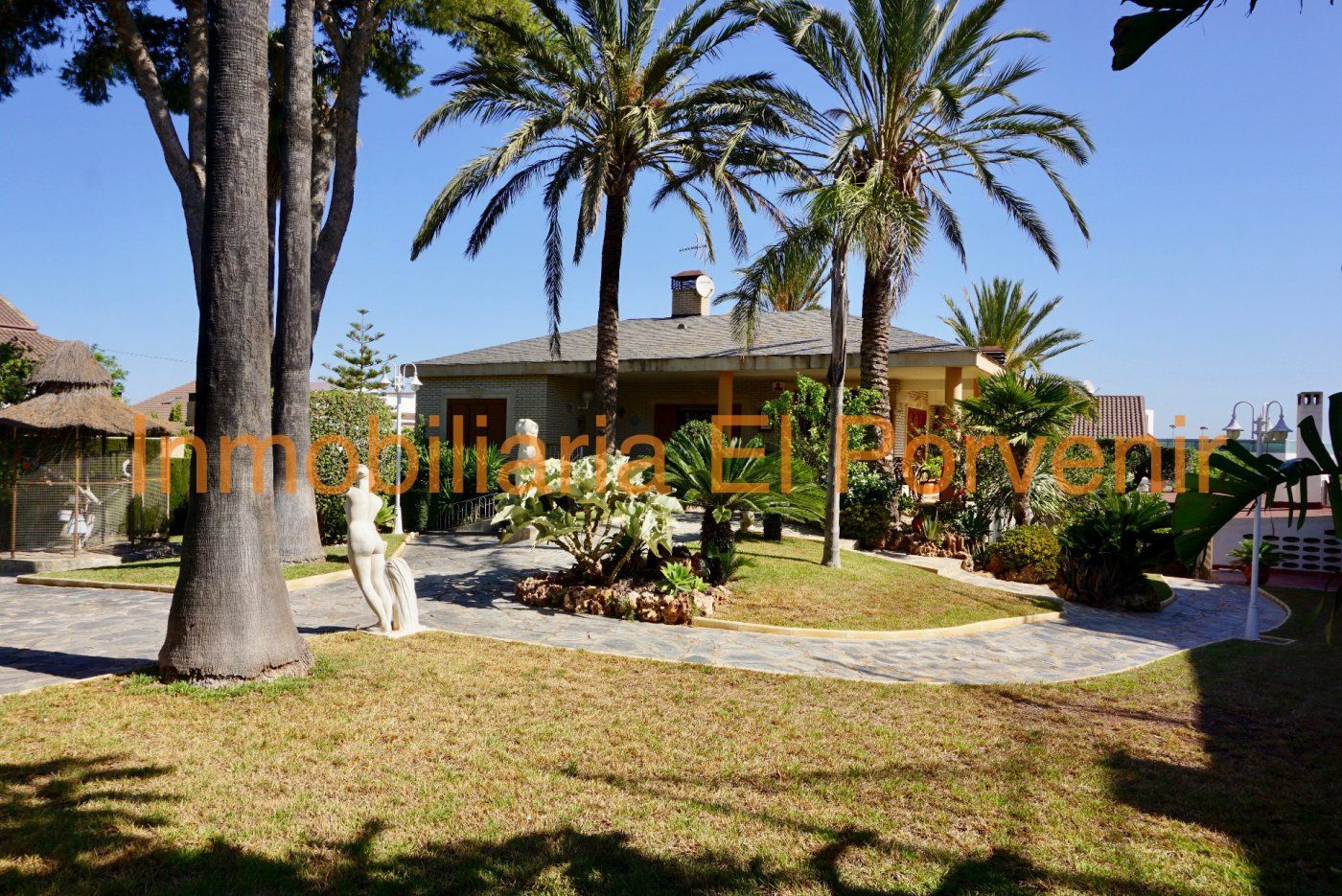 Vista exterior de Casa o xalet en venda en Torrent amb Aire condicionat, Calefacció i Jardí privat