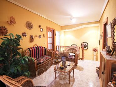 Casa amb balcó en venda a Tomelloso