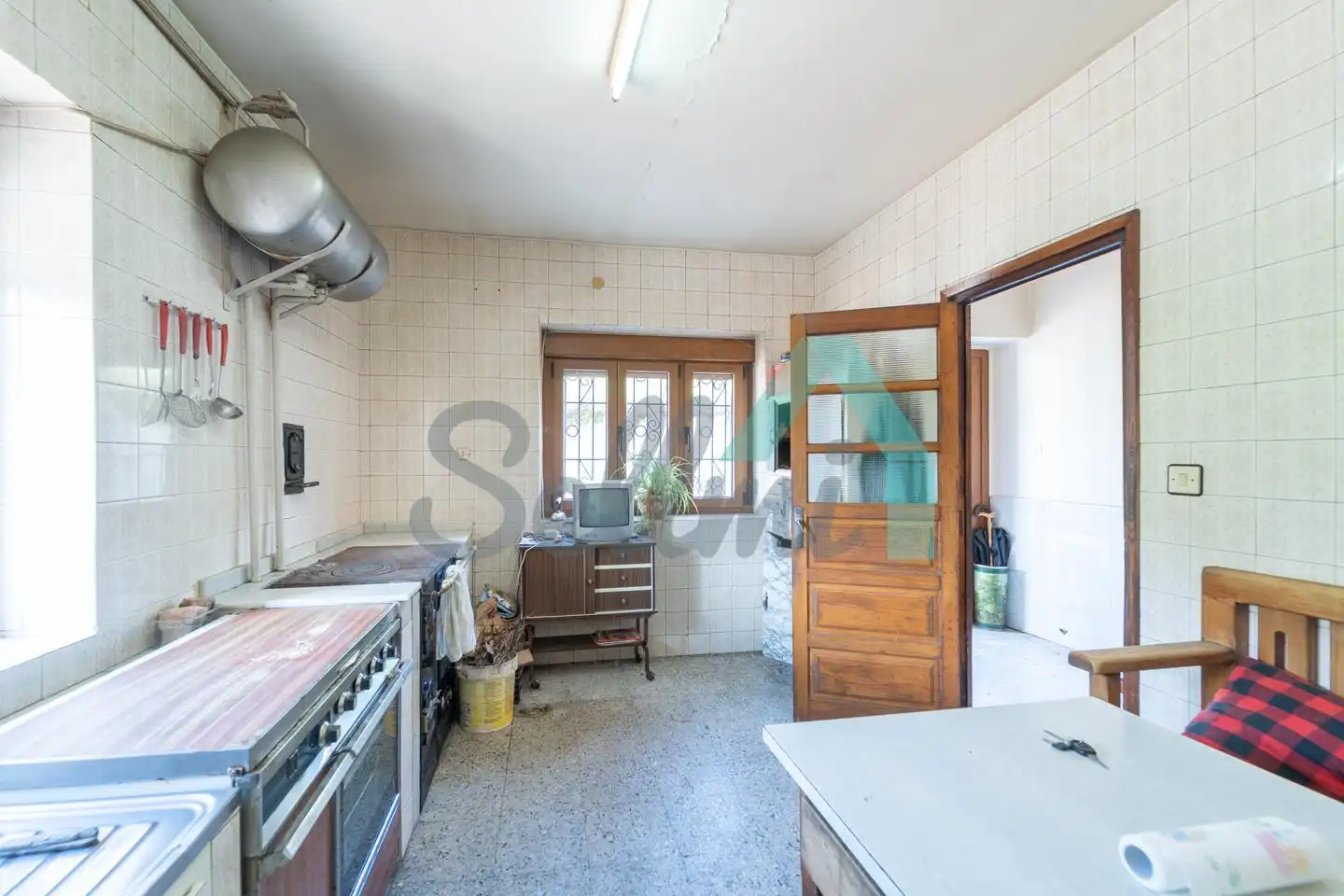 Cuina de Casa adosada en venda en Cangas del Narcea amb Calefacció, Jardí privat i Terrassa