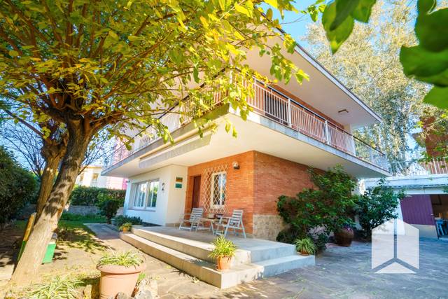 Casa-chalet en Venta en Lluminetes