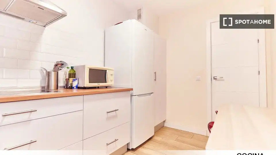 Küche von Wohnung zur untervermieten in Sevilla mit Klimaanlage, Terrasse und Möbliert