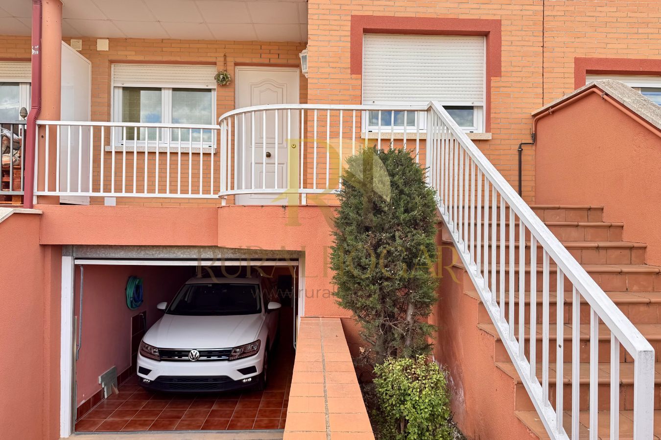 Exterior view of House or chalet for sale in Valencia de Don Juan  with Heating, Private garden and Furnished
