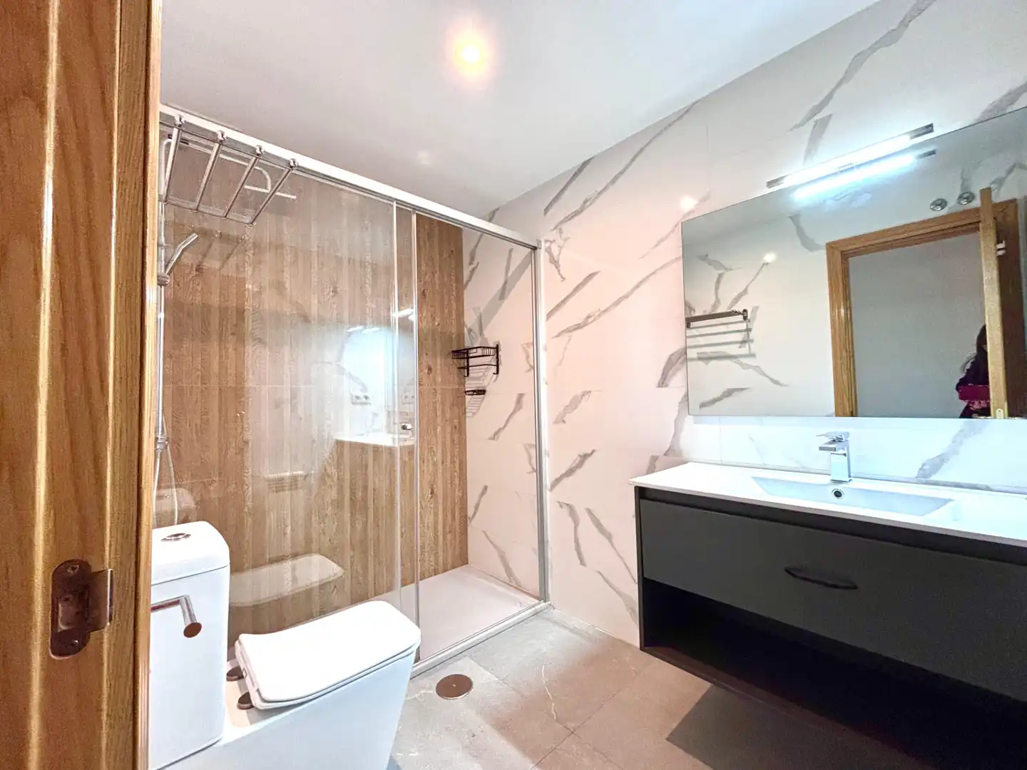 Bathroom of Flat for rent in Madrid  with Air Conditioner, Heating and Storage room