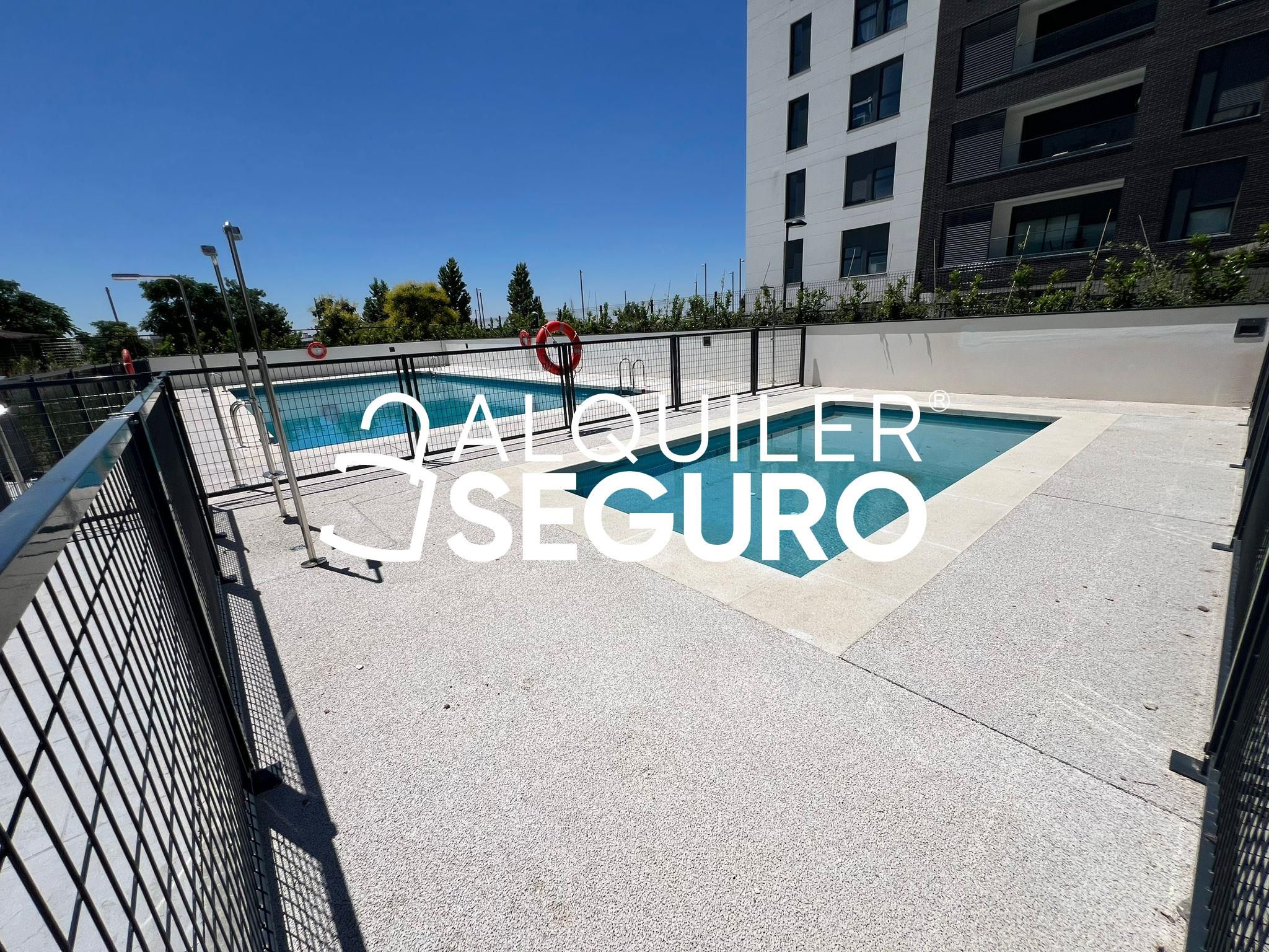 Piscina de Pis de lloguer en  Madrid Capital amb Aire condicionat, Calefacció i Terrassa
