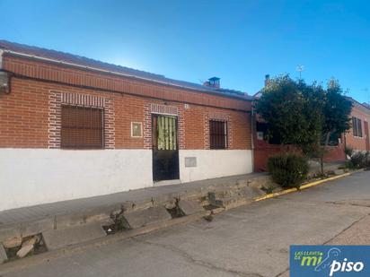 Exterior view of House or chalet for sale in Rueda  with Private garden, Terrace and Storage room