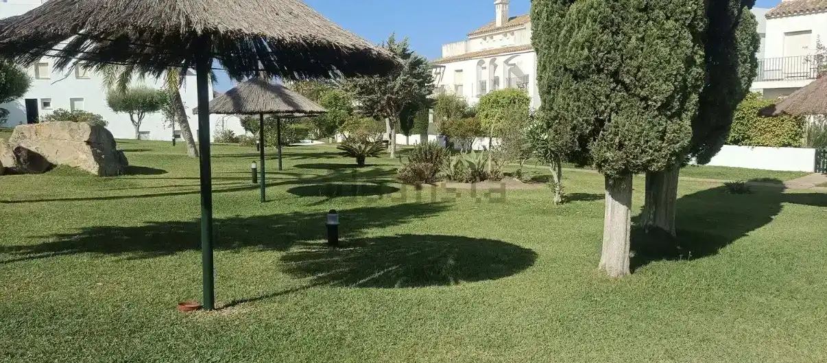 Jardí de Planta baixa en venda en Zahara de los Atunes amb Aire condicionat, Jardí privat i Traster