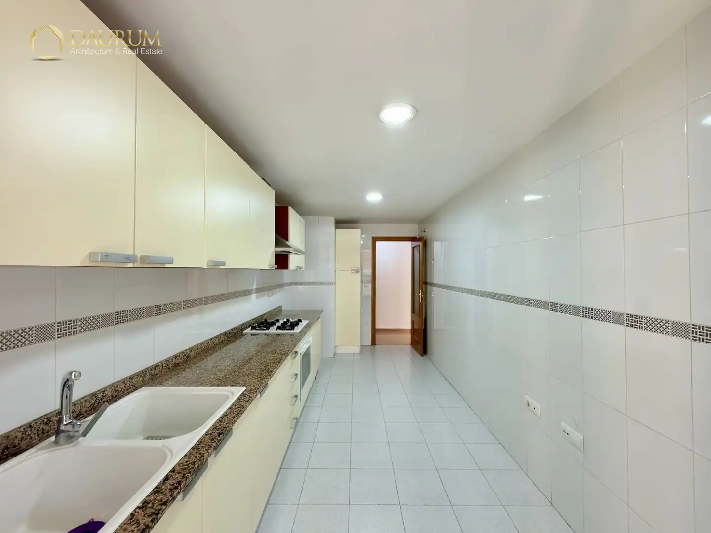 Kitchen of Flat for sale in Casc Urbà