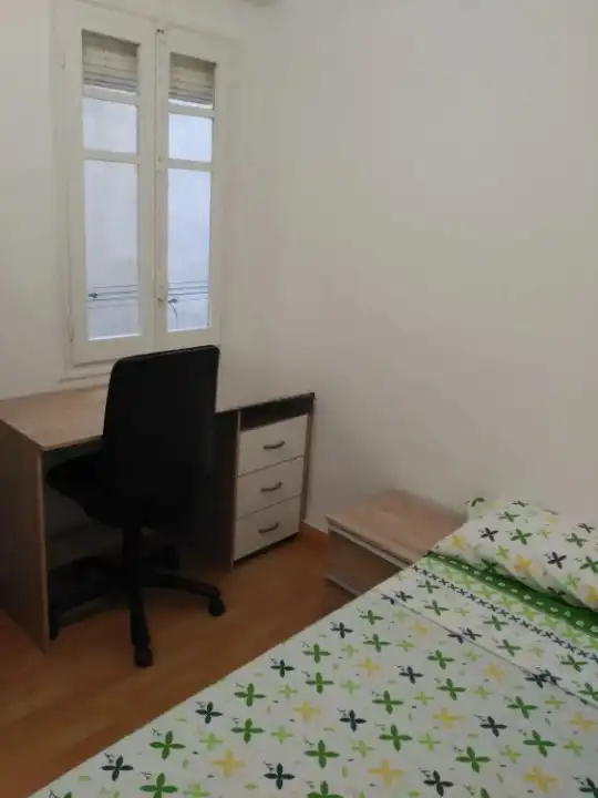 Bedroom of Flat for rent in Burjassot  with Air Conditioner, Furnished and Oven