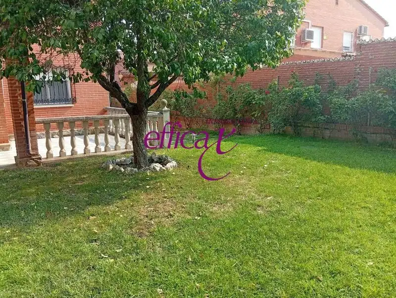 Jardí de Casa o xalet en venda en Alcabón amb Aire condicionat i Calefacció