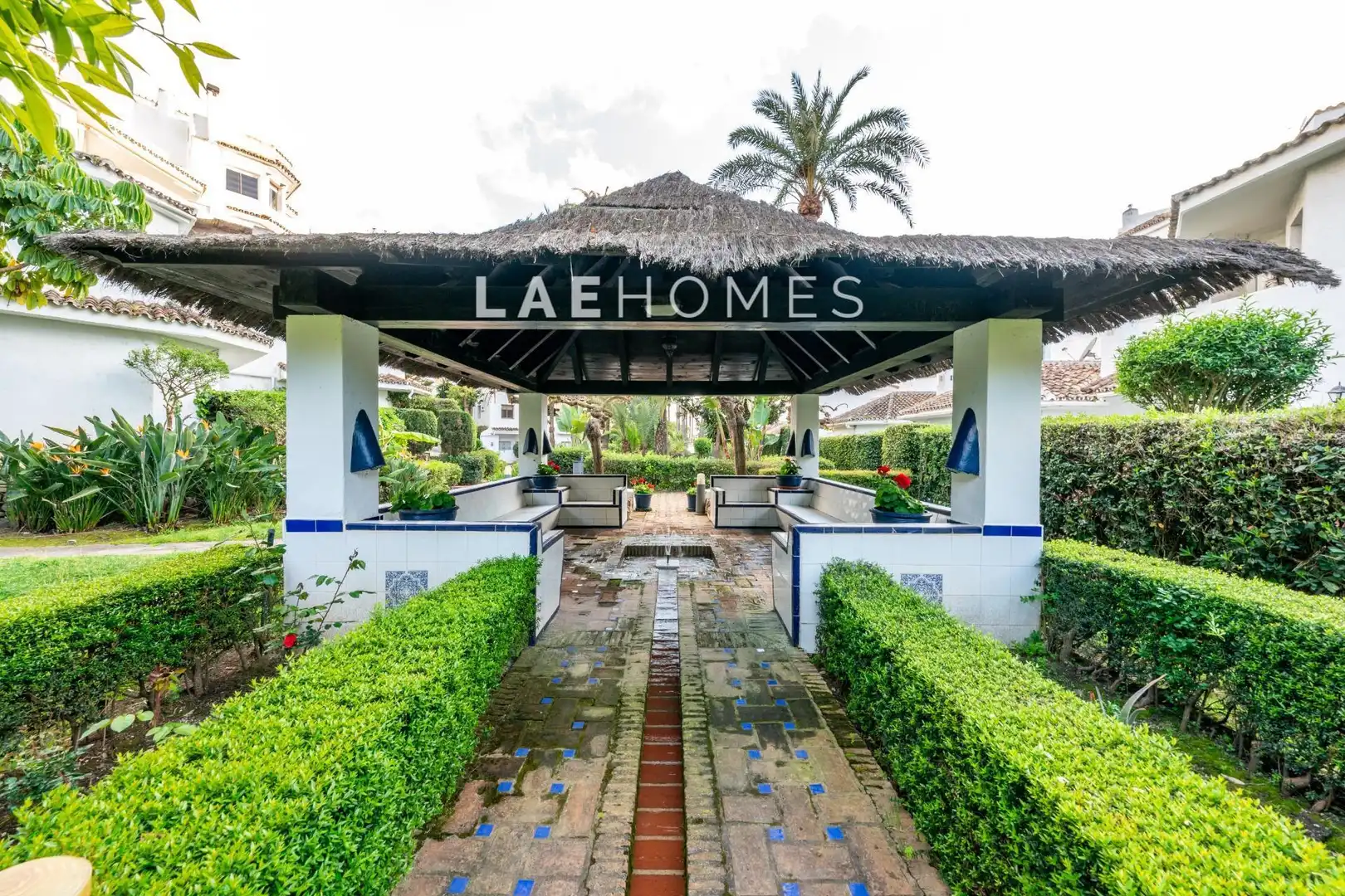 Vista exterior de Àtic en venda en Marbella amb Aire condicionat, Terrassa i Piscina comunitària