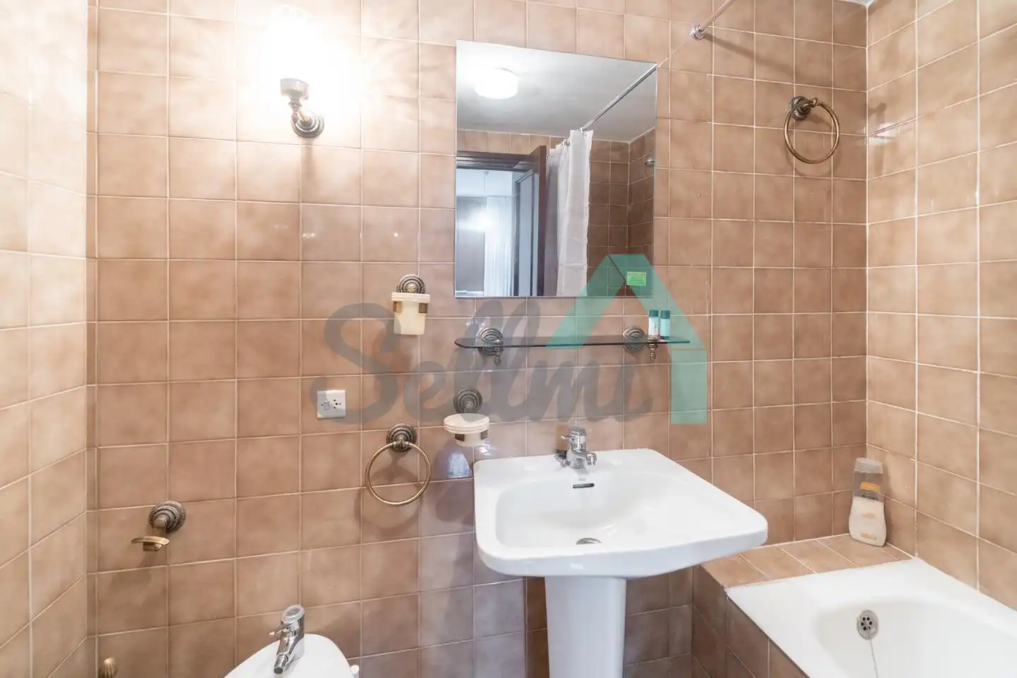 Bathroom of Flat for share in Oviedo   with Heating, Parquet flooring and Furnished