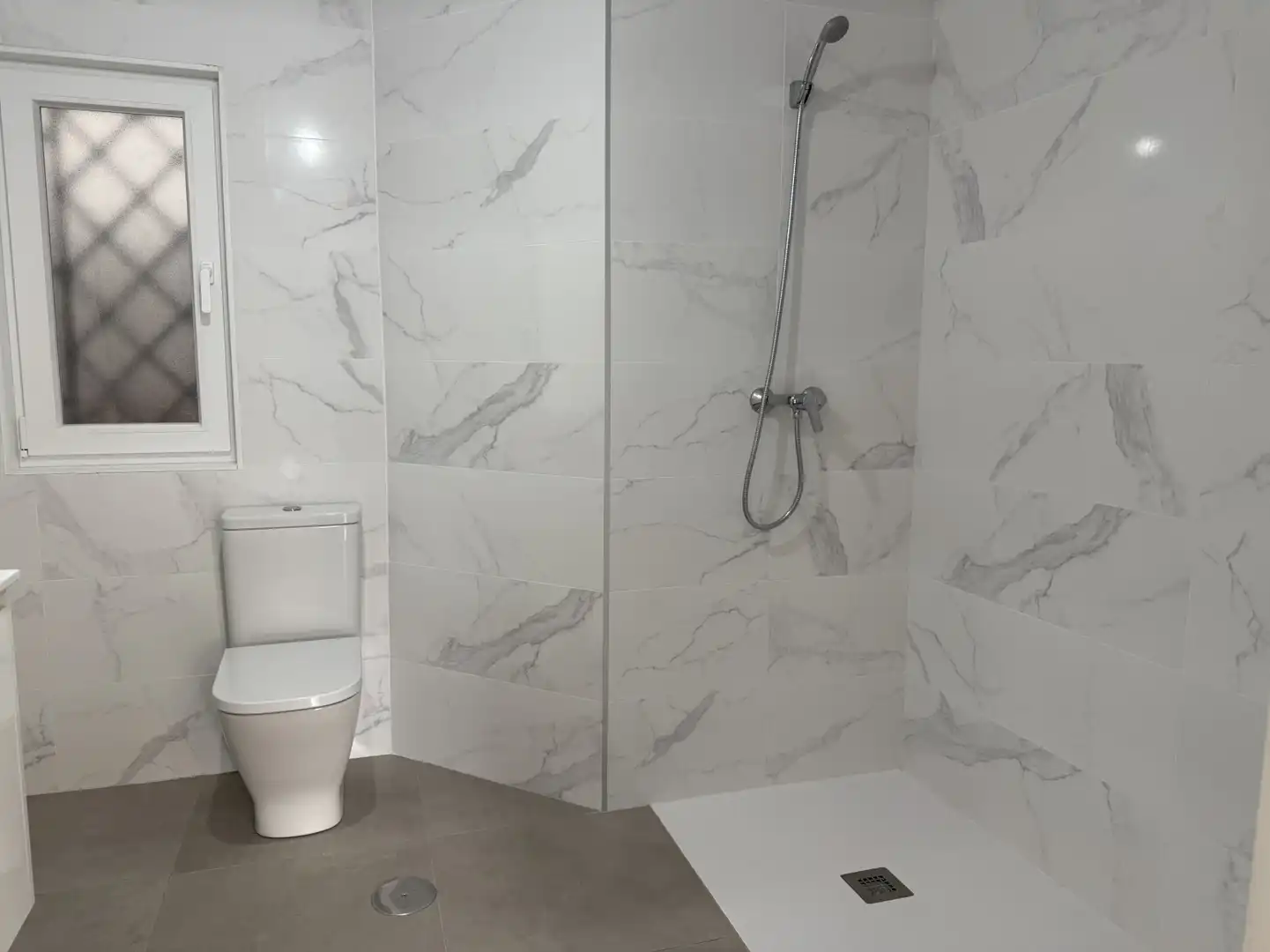 Bathroom of Flat for sale in Oviedo   with Heating and Terrace