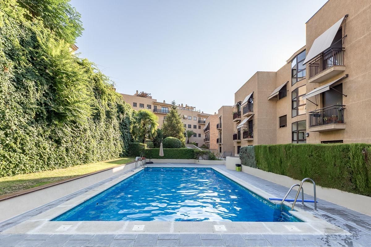 Swimming pool of Flat for sale in  Granada Capital  with Air Conditioner, Terrace and Storage room