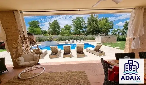 Terrasse von Haus oder Chalet zum Verkauf in Layos mit Klimaanlage, Heizung und Parkett