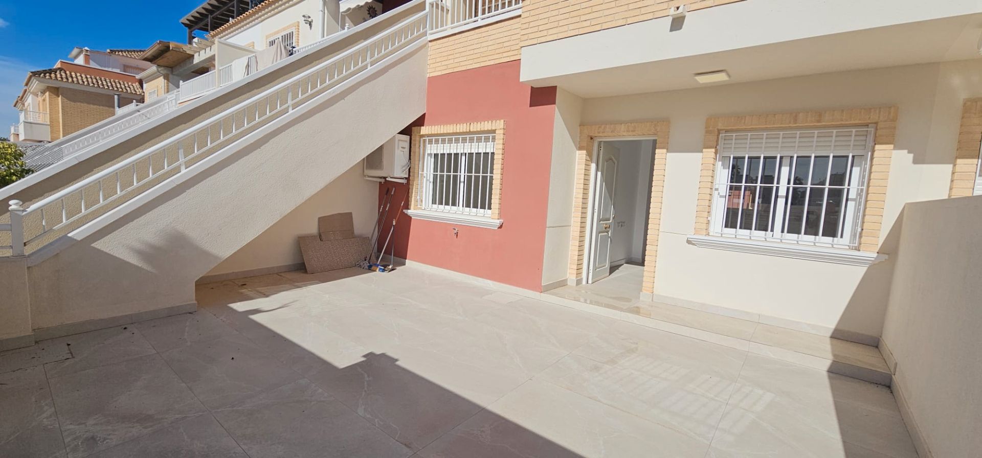 Vista exterior de Casa o xalet en venda en Pilar de la Horadada amb Calefacció, Terrassa i Balcó