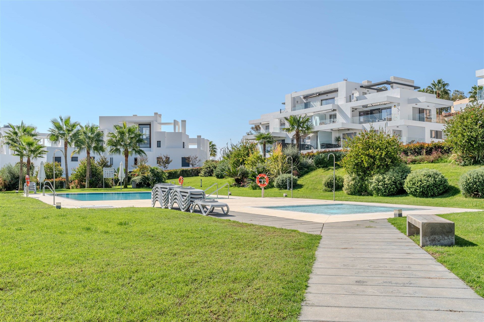 Exterior view of Apartment for sale in Estepona