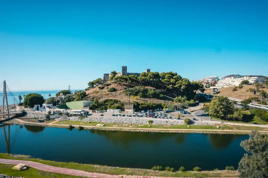 Außenansicht von Maisonette zum Verkauf in Fuengirola mit Klimaanlage, Terrasse und Schwimmbad