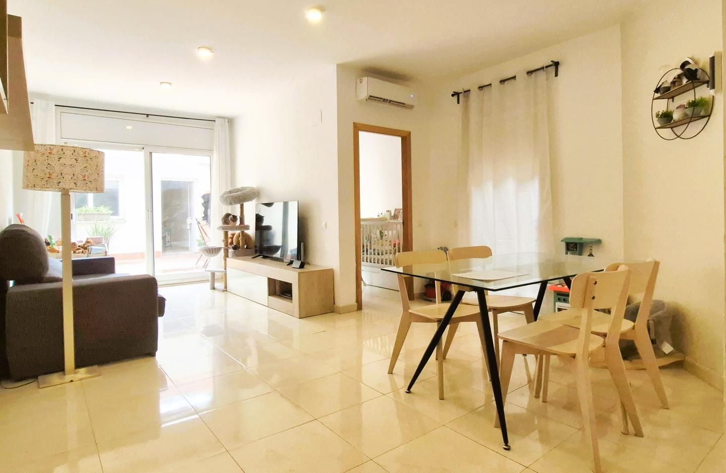 Living room of Planta baja for sale in Terrassa  with Air Conditioner, Heating and Terrace