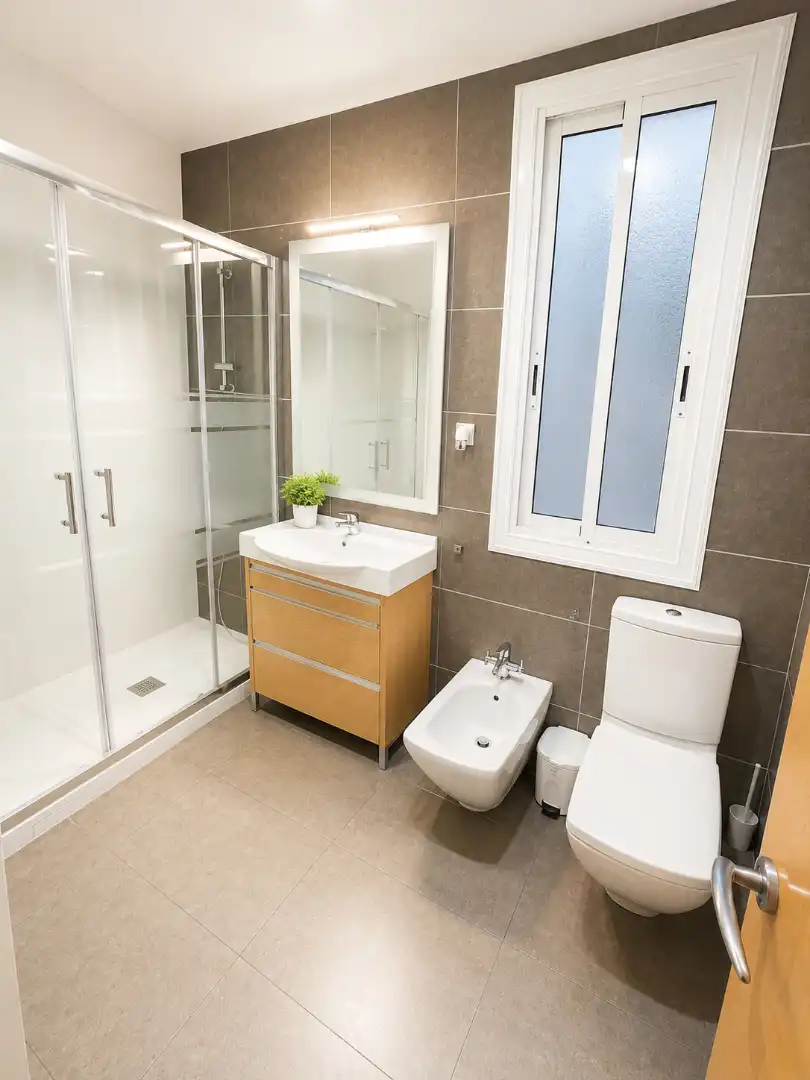Badezimmer von Wohnung zur Miete in Barcelona mit Klimaanlage, Heizung und Möbliert