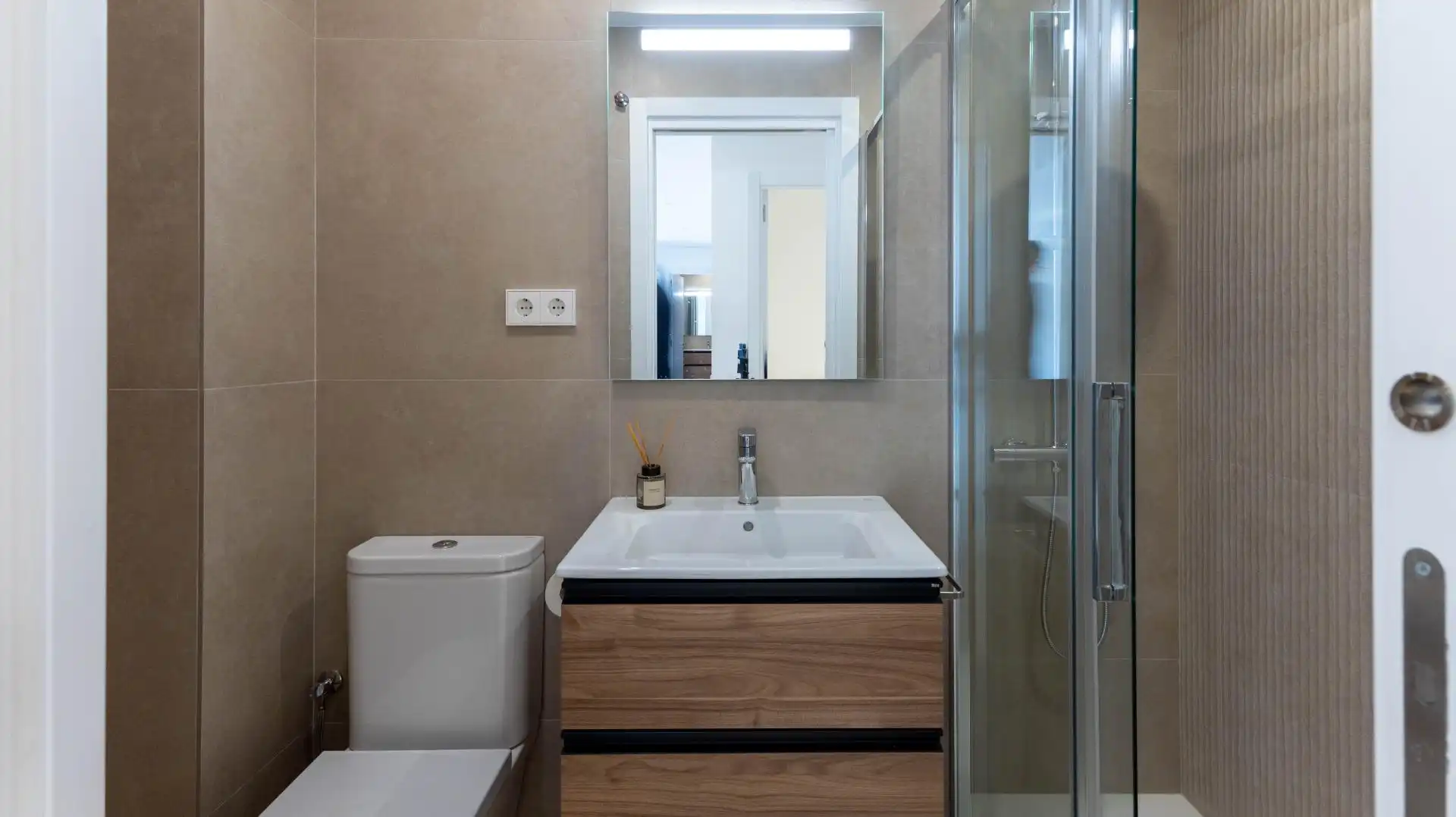 Badezimmer von Wohnung zum Verkauf in Barcelona mit Klimaanlage, Heizung und Terrasse