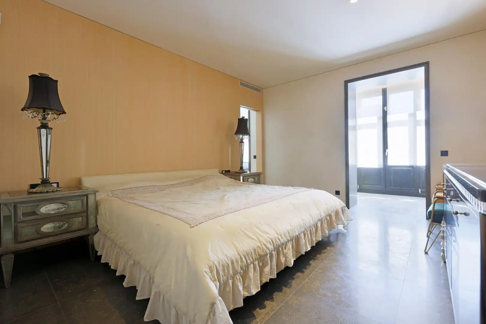 Dormitori de Apartament en venda en Barcelona amb Aire condicionat, Calefacció i Terrassa
