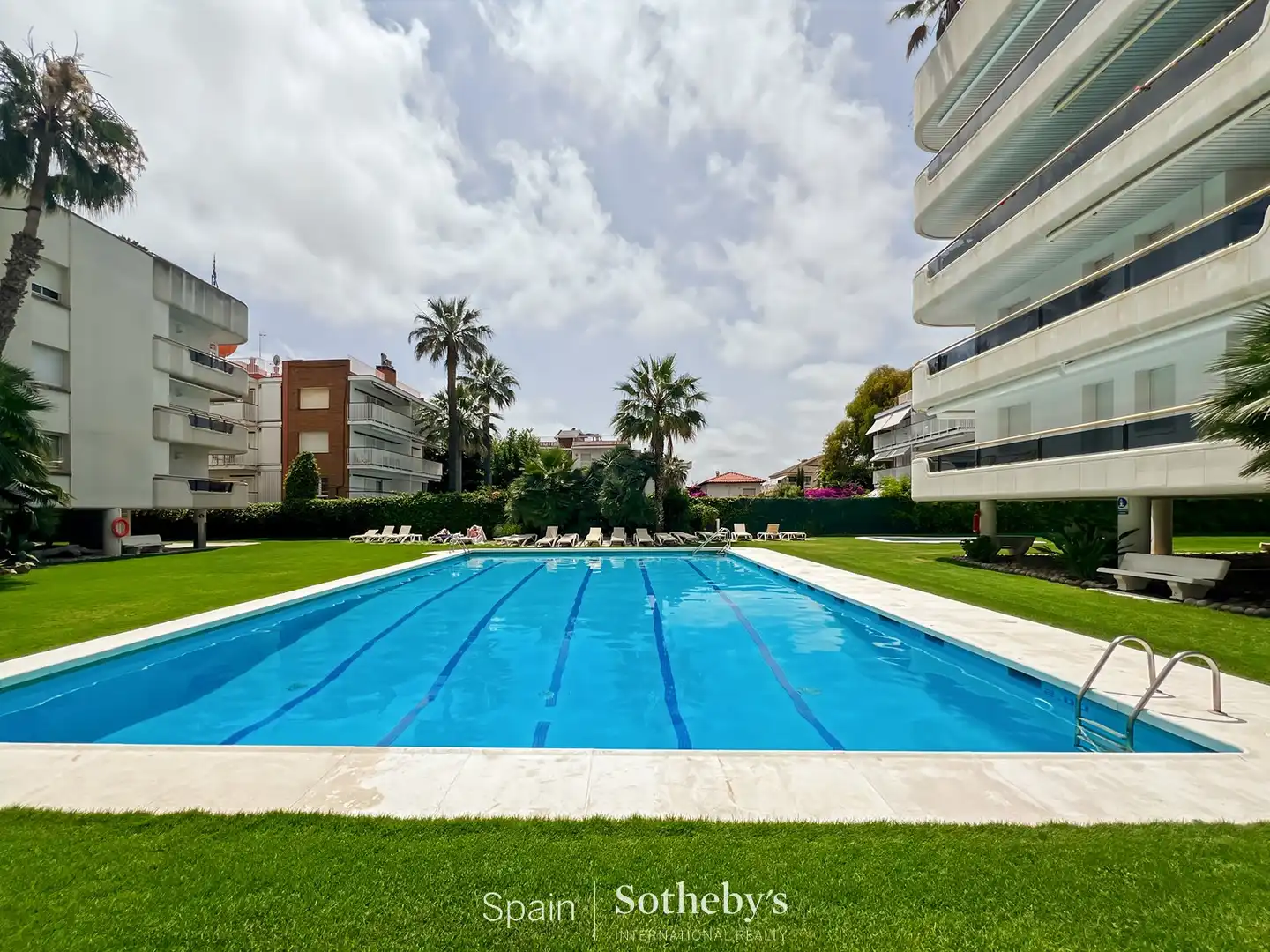 Piscina de Apartament en venda en Sitges amb Aire condicionat, Calefacció i Terrassa