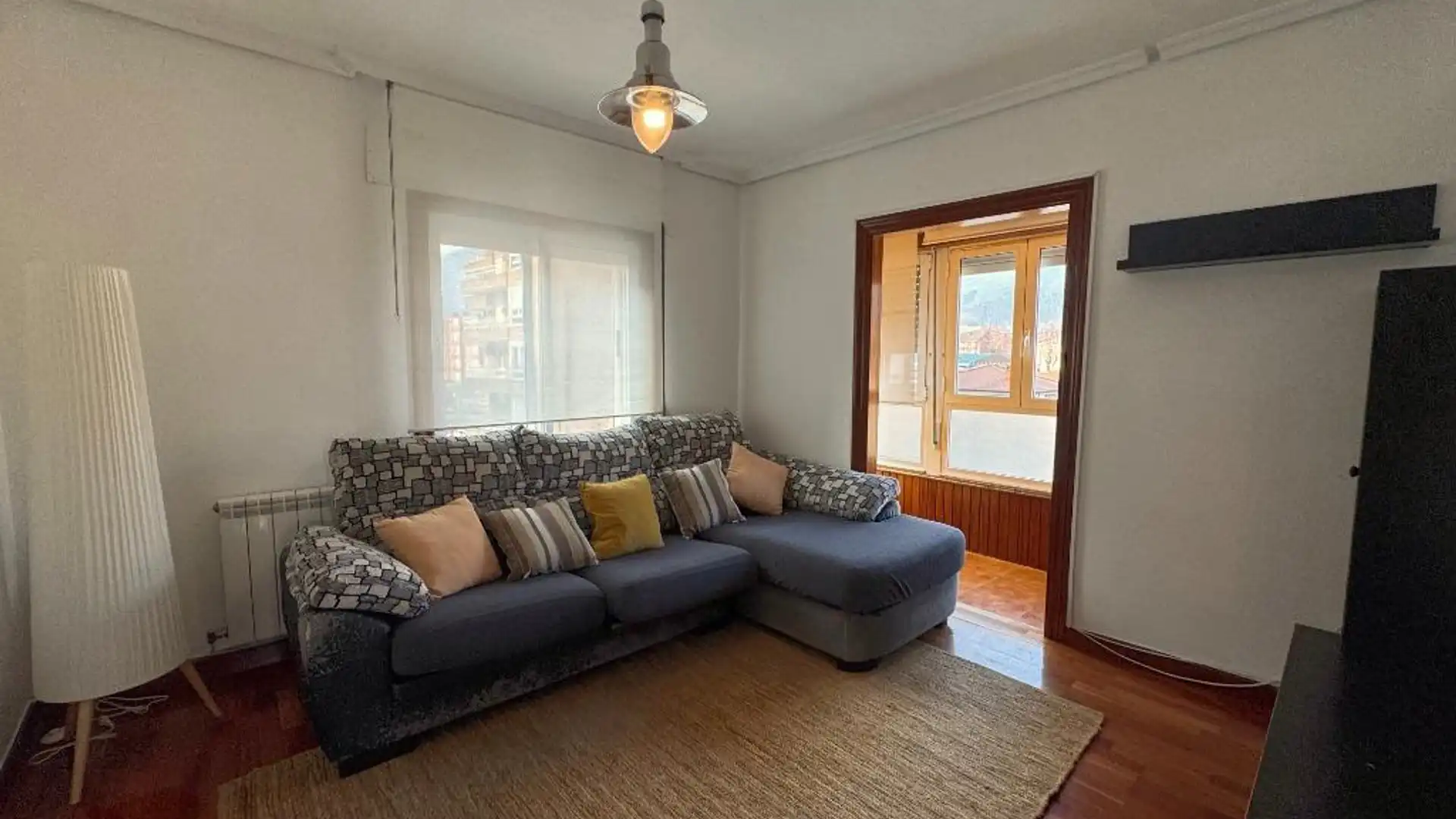 Wohnzimmer von Wohnung zum Verkauf in Los Corrales de Buelna  mit Heizung und Parkett