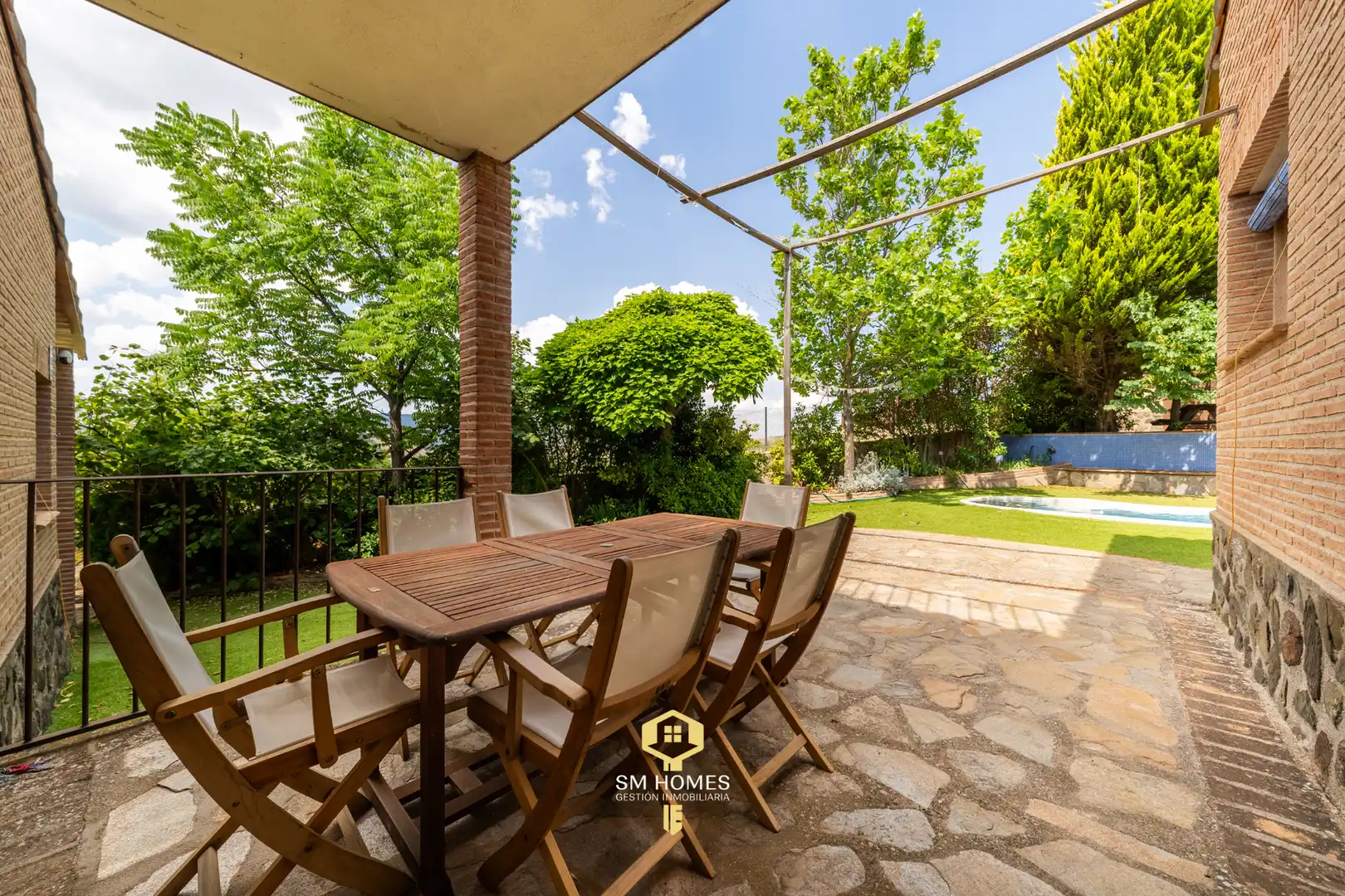 Chalet con piscina en venta en Camino Viejo Robledo