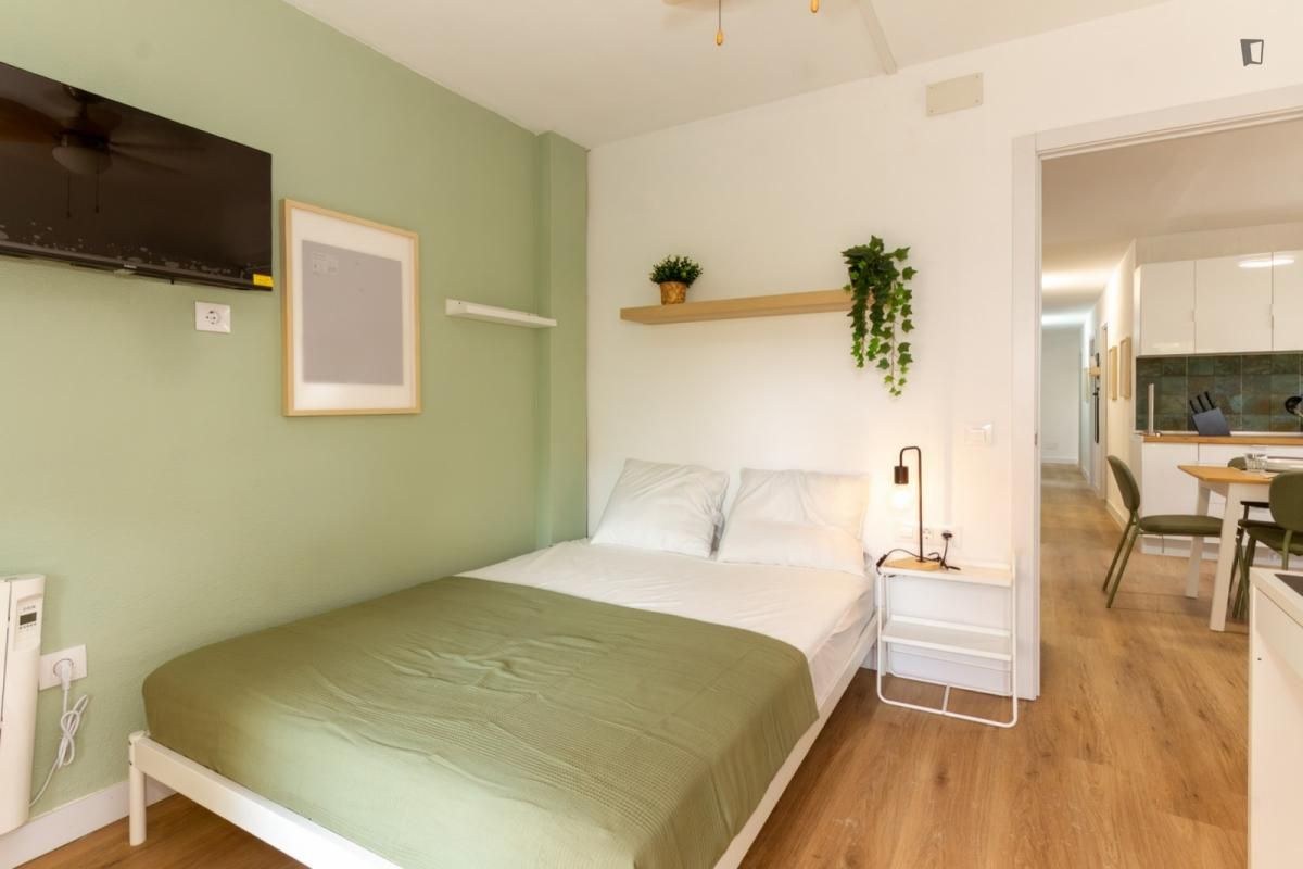 Dormitori de Apartament per a compartir en Alcalá de Henares amb Calefacció, Moblat i Microones