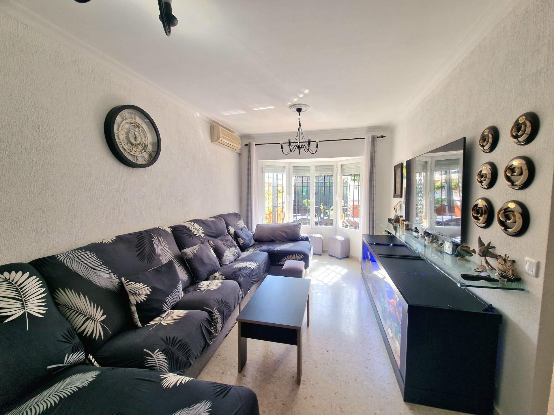 Living room of Single-family semi-detached for sale in Jerez de la Frontera  with Air Conditioner, Private garden and Terrace