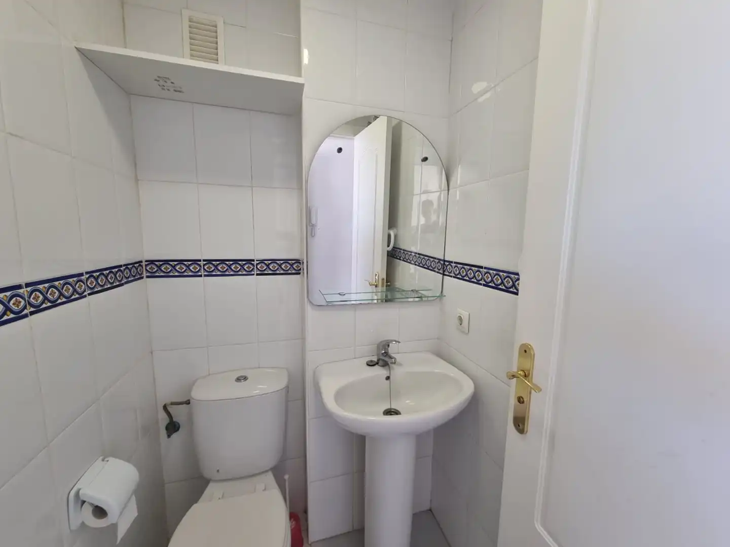 Baño de Piso en venta en Fuengirola con Terraza y Piscina comunitaria