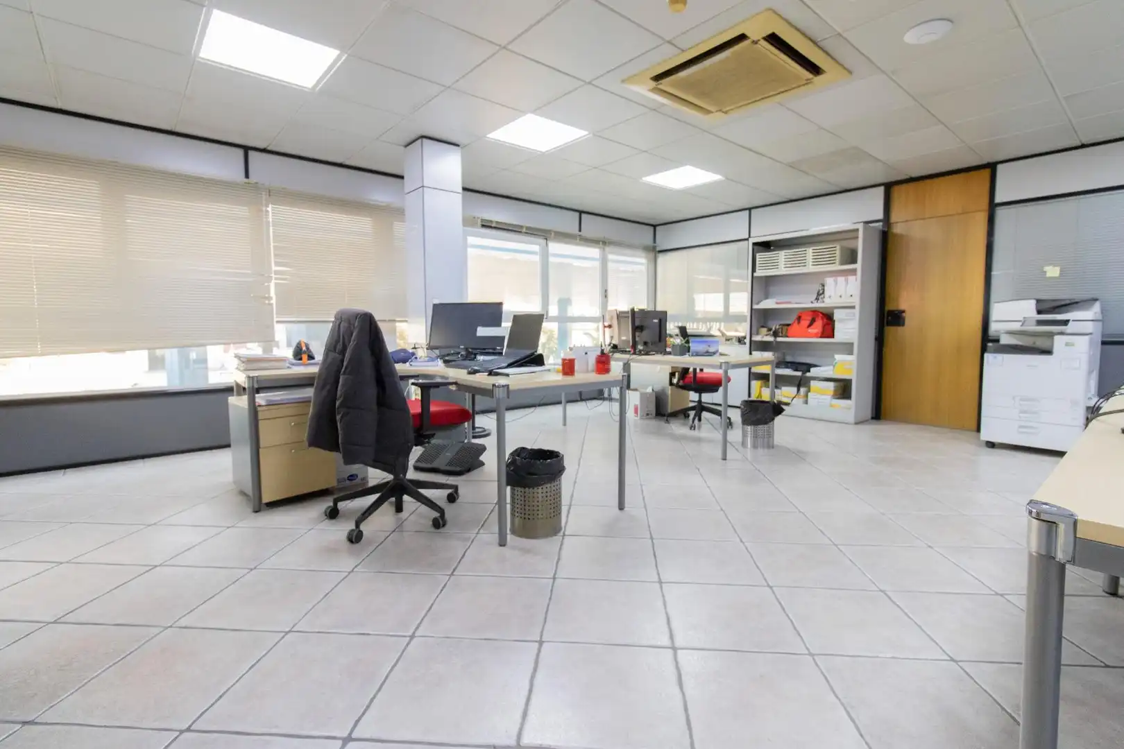 Büro zur Miete in Museros mit Klimaanlage und Möbliert