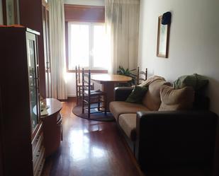 Sala d'estar de Apartament de lloguer en Pontevedra Capital  amb Calefacció, Parquet i Moblat