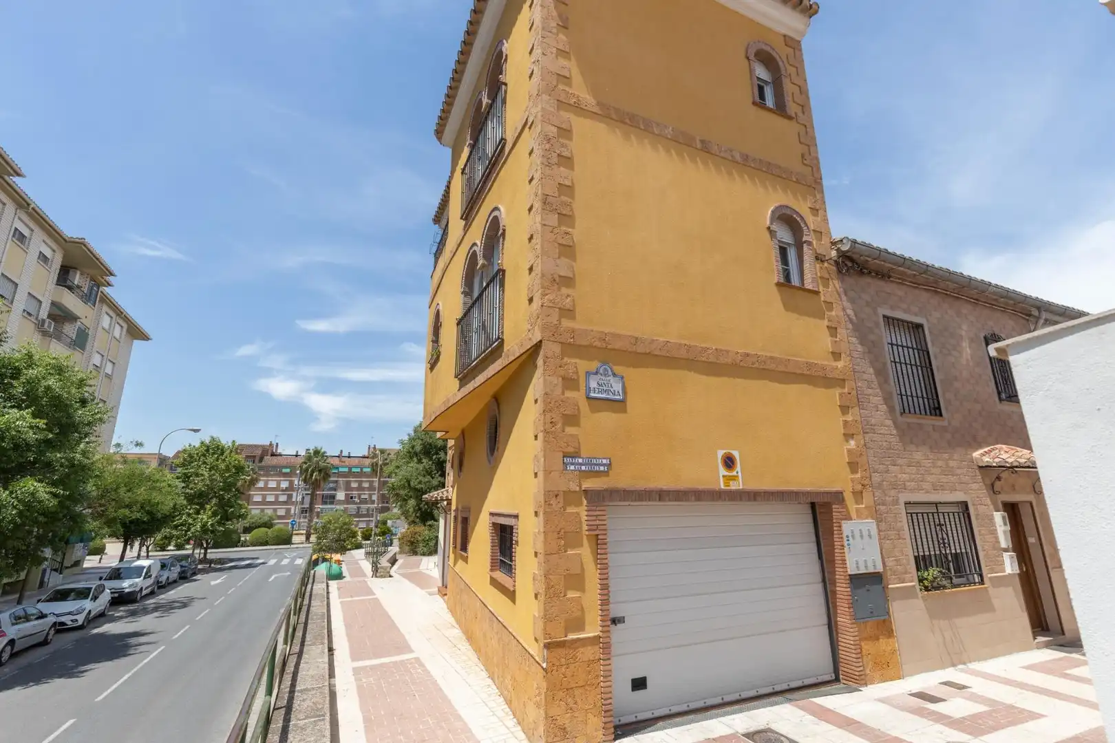 Exterior view of Houses for sale in Granada  with Air Conditioner, Heating and Storage room