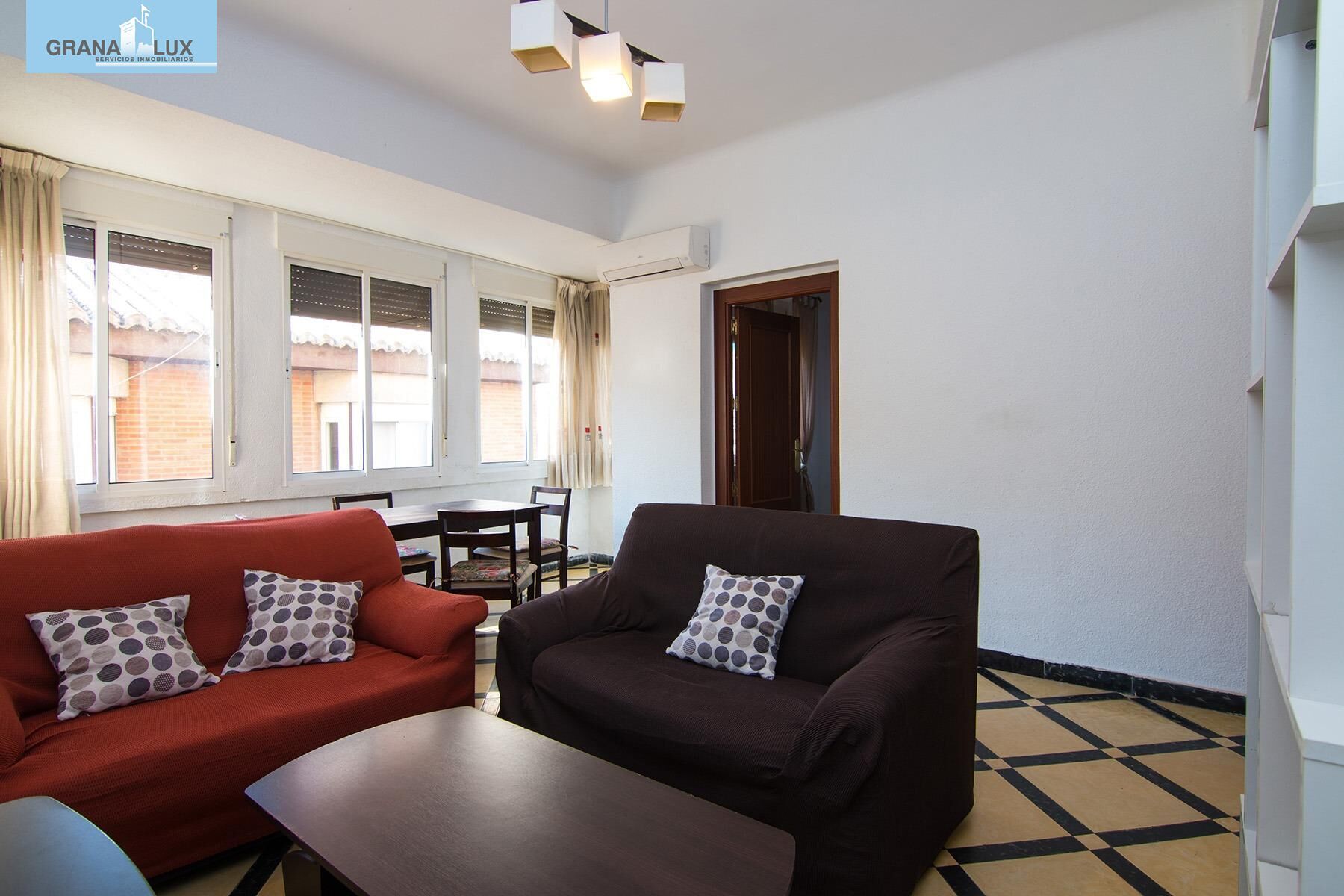 Living room of Flat for sale in  Granada Capital  with Air Conditioner