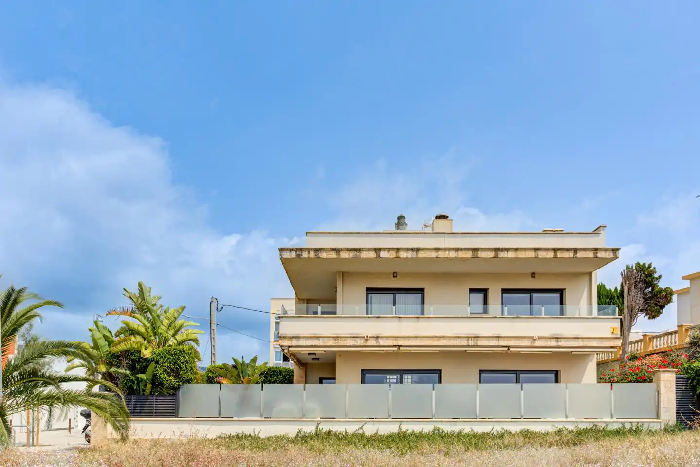 Außenansicht von Haus oder Chalet zum Verkauf in Castelldefels mit Klimaanlage, Heizung und Privatgarten