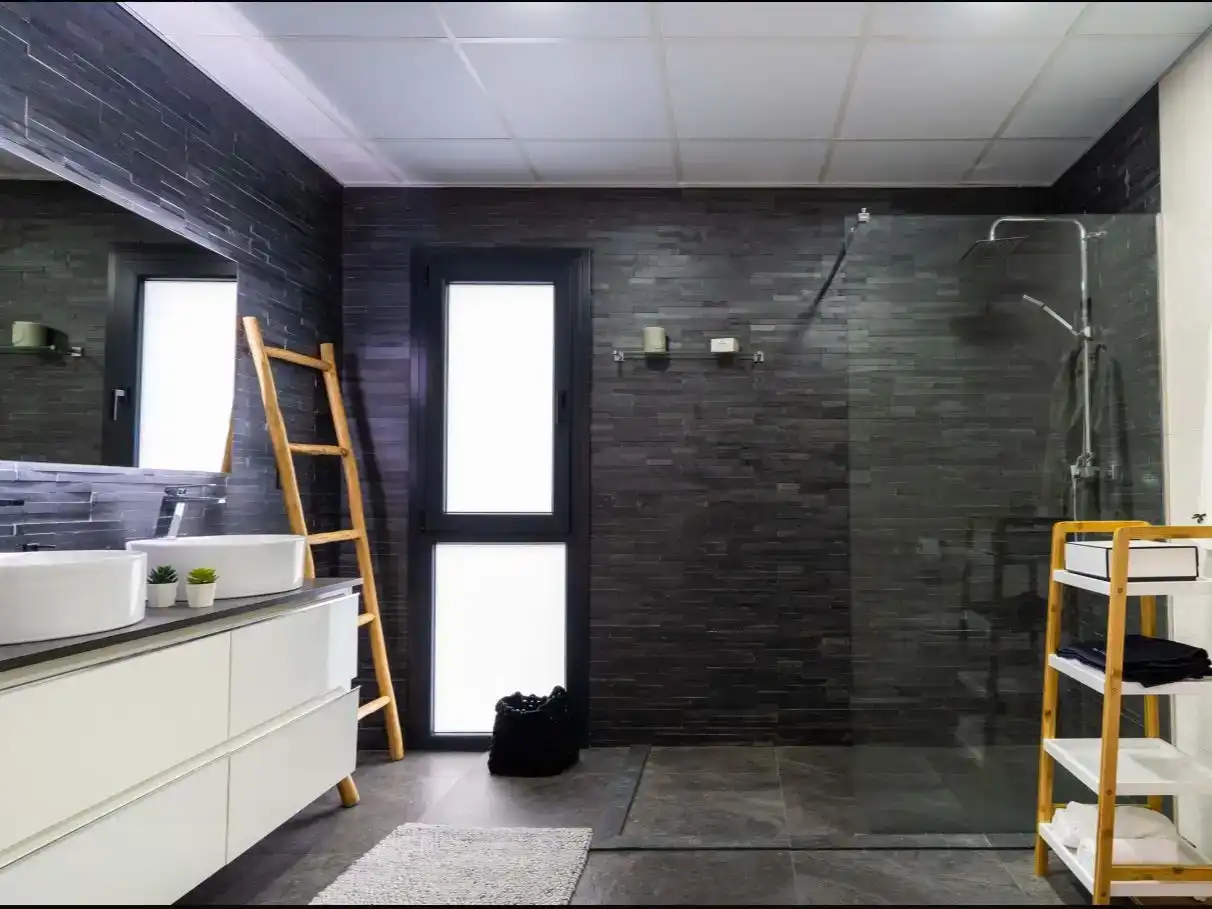 Badezimmer von Wohnungen zur Miete in Finestrat mit Klimaanlage, Schwimmbad und Balkon
