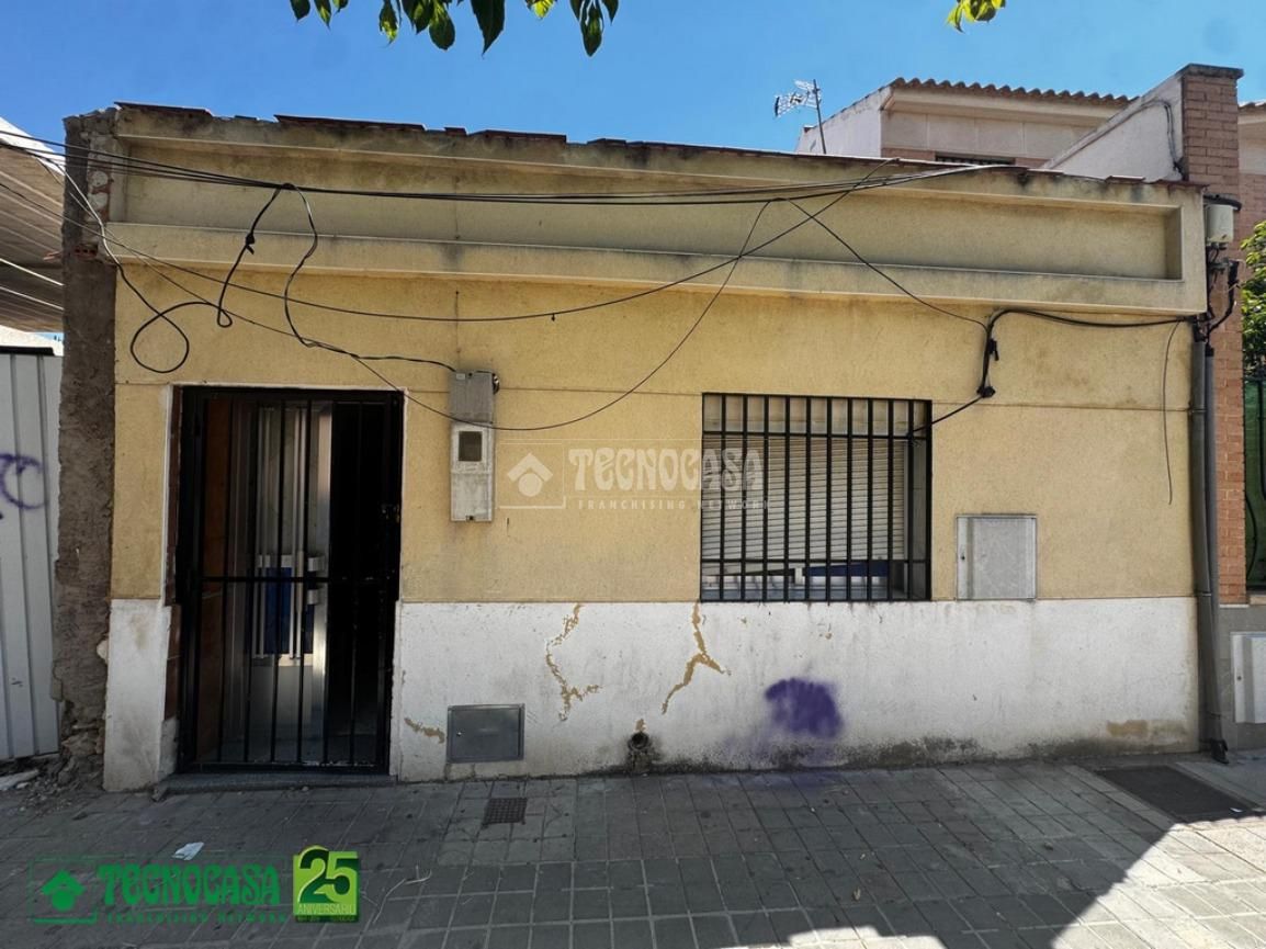 Exterior view of Single-family semi-detached for sale in Ciudad Real Capital