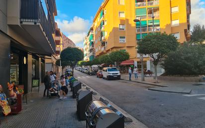 Vista exterior de Local en venda en Sant Feliu de Llobregat amb Aire condicionat, Moblat i Internet