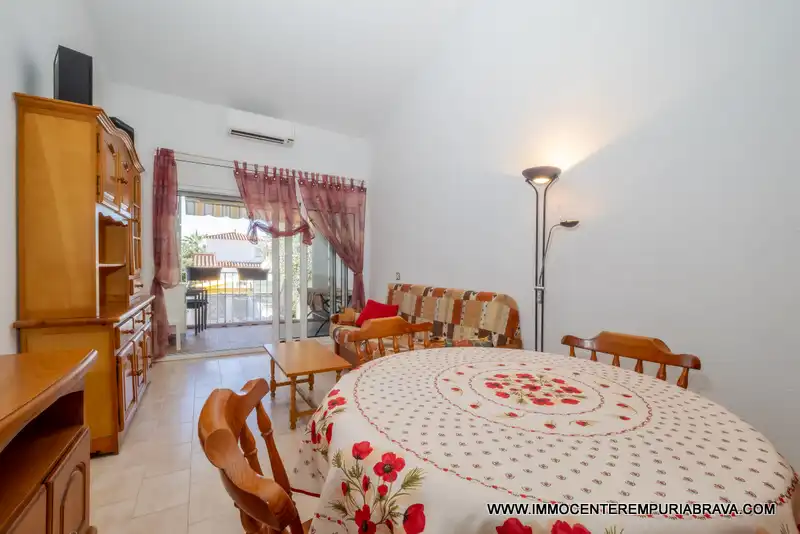 Wohnzimmer von Haus oder Chalet zum Verkauf in Empuriabrava mit Klimaanlage, Heizung und Terrasse